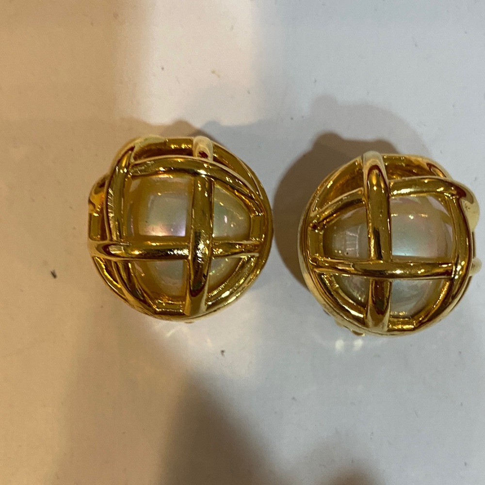Elegant Gold and Pearl Earrings